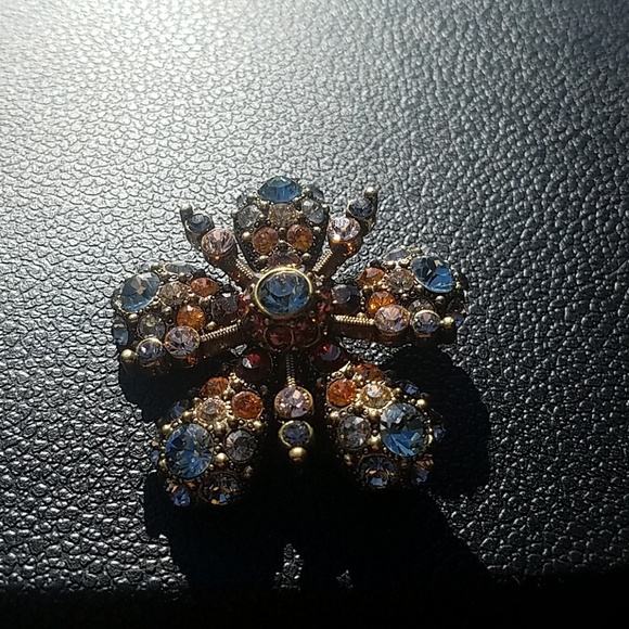 Joan Rivers Jewelry - Joan Rivers flower / snowflake design Joan Rivers Jewelry - Joan Rivers flower / snowflake design